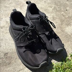Nike Kid’s Black Athletic Shoes Nike Roshe Run